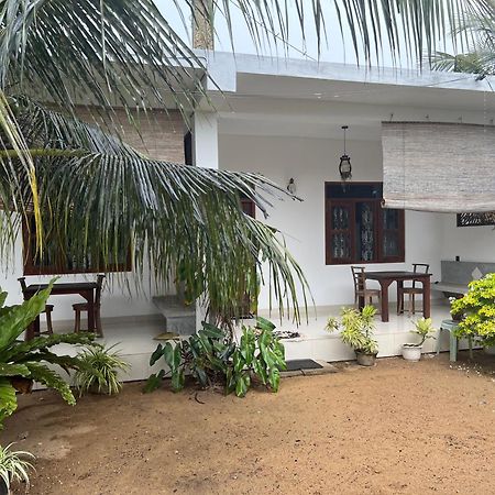 Awesome Guest Mirissa Hotel Bagian luar foto